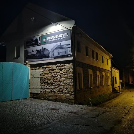 Aparthotel Brokes Lanskroun Luaran gambar