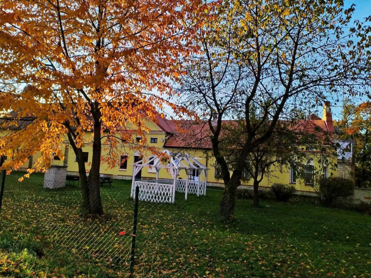 Aparthotel Brokes Lanskroun Luaran gambar