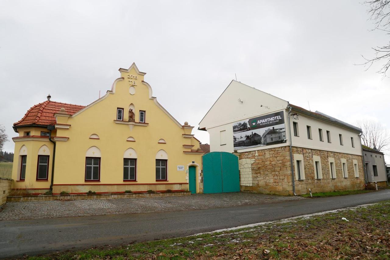 Aparthotel Brokes Lanskroun Luaran gambar