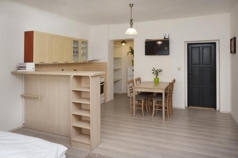 Aparthotel Brokes Lanskroun Luaran gambar